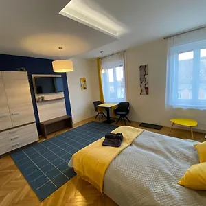  Habitación en casa particular Frank & Fang Mk1