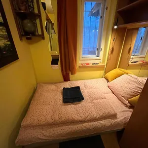 Tiny Private In Central Buda. Apartman
