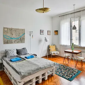 Bright Lights, Big Appartement
